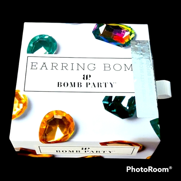 NIB Lime Ombre crystal Rhodium Plate Earrings - Picture 3 of 3